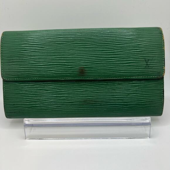GUC Louis Vuitton Green Epi Long Wallet - Picture 1 of 9